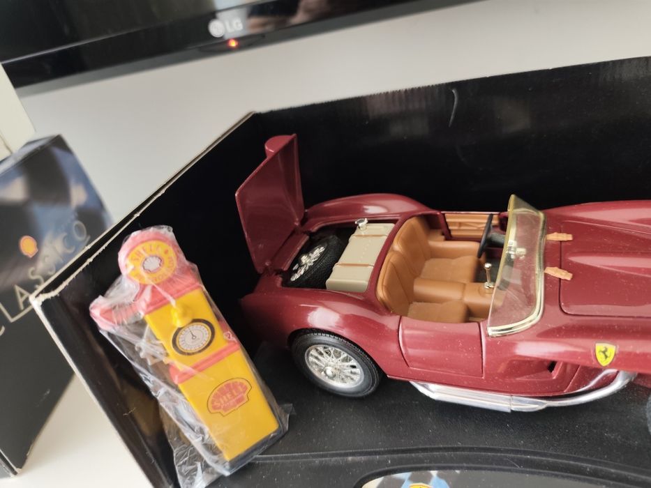 1/18 Ferrari testarossa 1958 com road fuel pump Shell Maisto