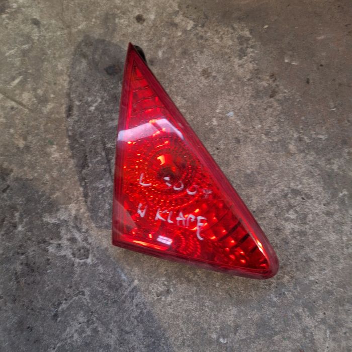 Lampa lewy tył peugot 3008 w klapę