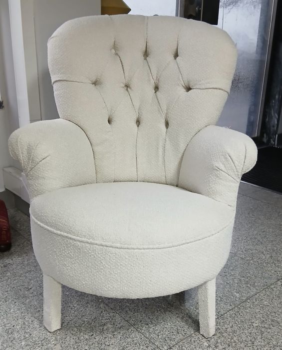 Poltrona/Senhorinha  Estofada de novo