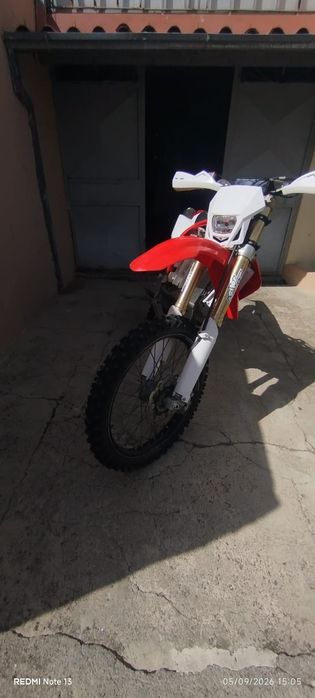 Vendo CRF 450 com documentos matrículada