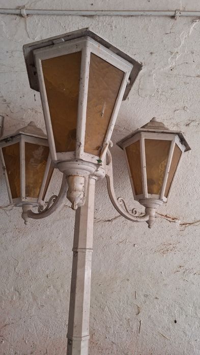 Lampy stojące trzyramienne ogrodowe wysokość ok 200cm  do renowacji