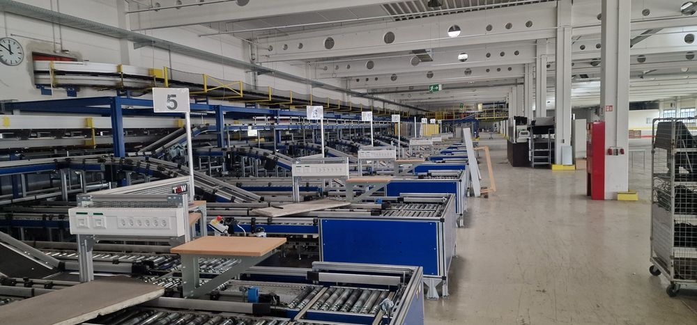 Skup przenośników rolkowych taśmowych lini produkcyjnych