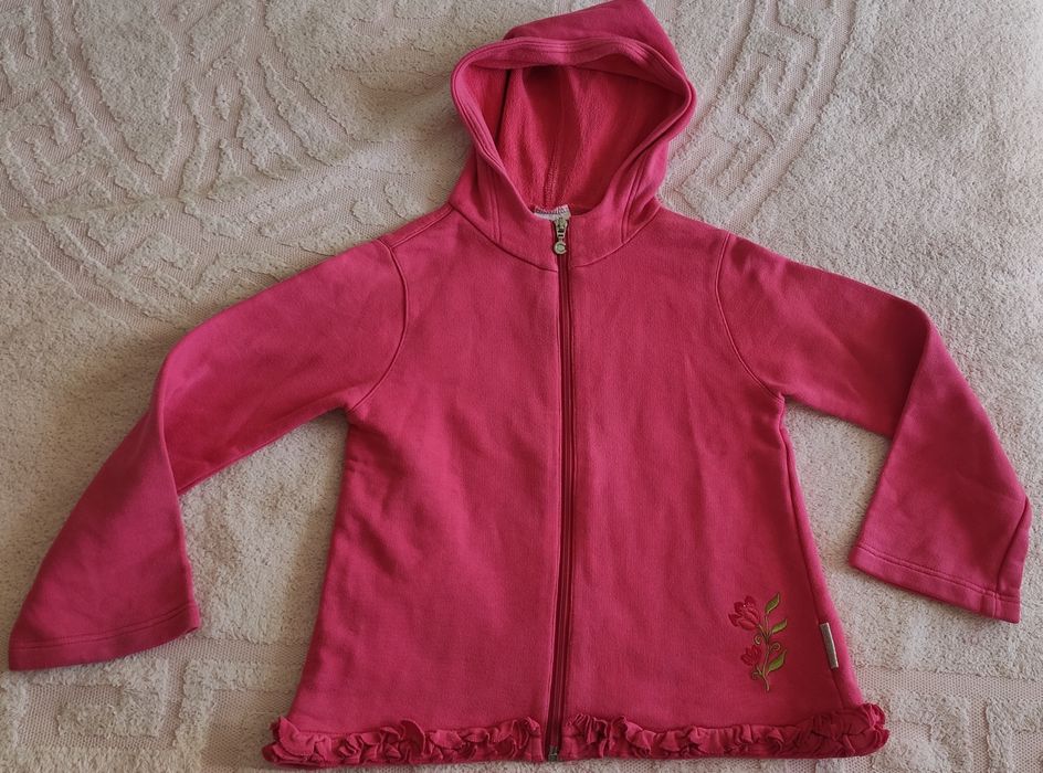 Стильная кофта на змейке с капюшоном примерно от 5 до 8 лет