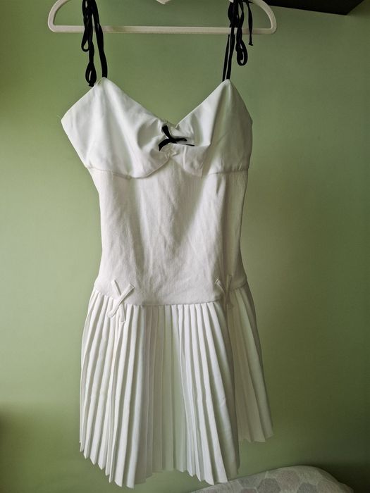Biała sukienka,ramiączka. Cropp. L