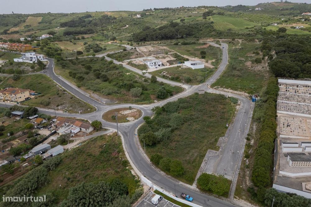 Lote de 499 m2 com Alvará para Prédio de 9 Frações em Alenquer