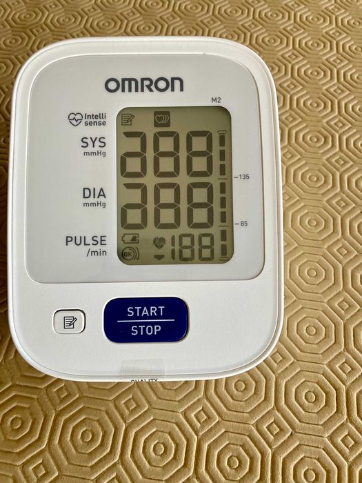 Medidor de tensão arterial de braço Omron M2 como novo