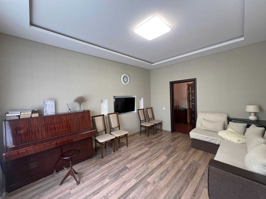 Капітальний будинок в місті Яготин - 5 кімнат, Є ВІДЕООГЛЯД