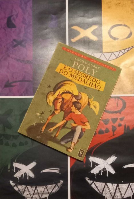 Livro Poly e o segredo do medalhão
