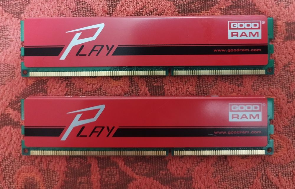 2 Плашки оперативної пам'яті DDR3-1600MHz по 4 ГБ