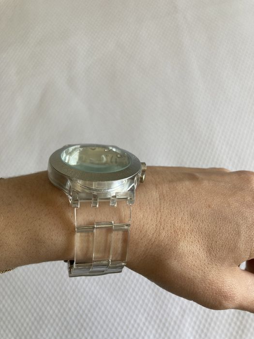 Relogio transparente