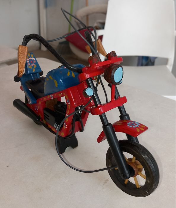 RÉPLICA DE MOTA EM MADEIRA PERFEITA E SEM DANOS. Colecção Casa Quarto Decoração Brincar