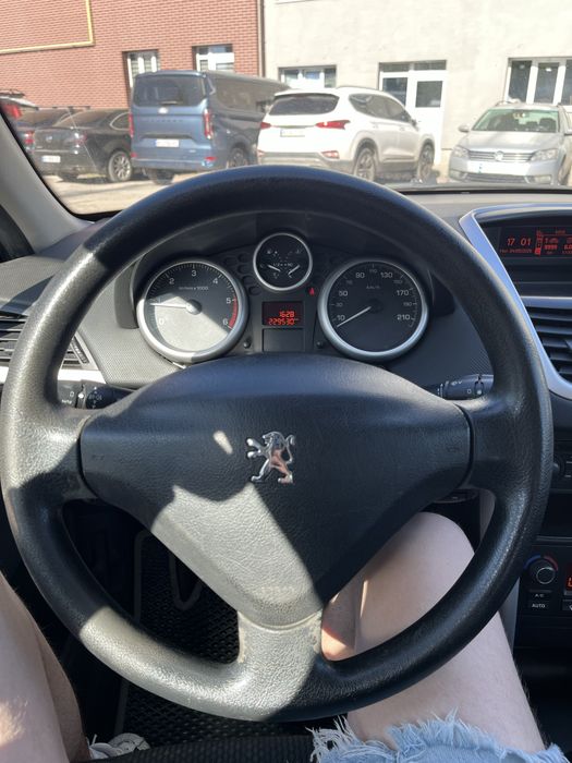 Машина,автомобіль Peugeot Пежо 207 хечбек.