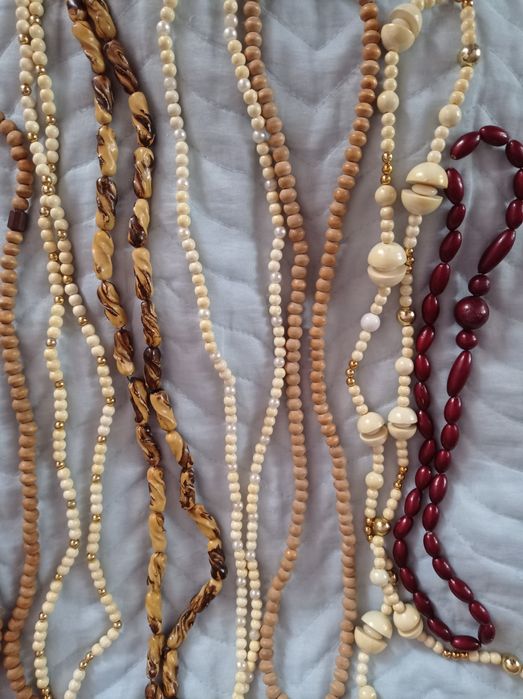 Бусы -намисто,  бижутерия, разной длины, пластмасс.