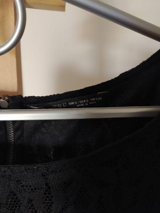 Koronkowa sukienka mini Zara