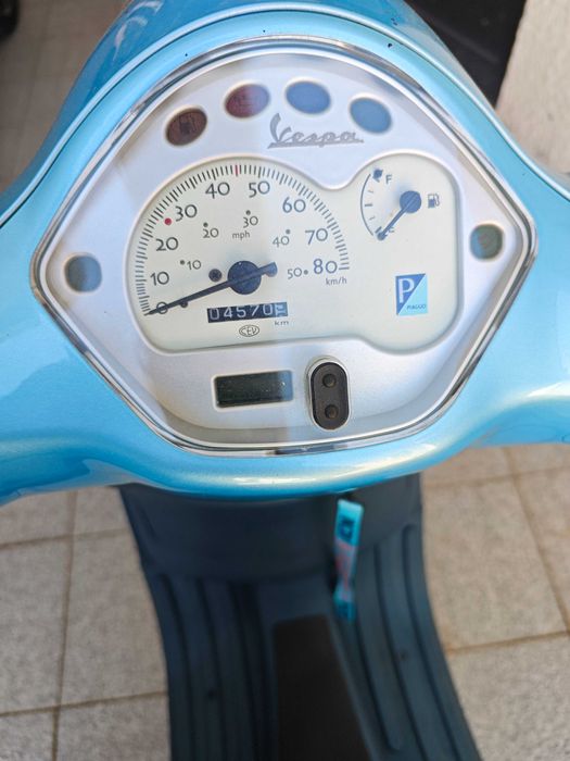 Piaggio Vespa LX 50 (2008) – Apenas 4.570 km