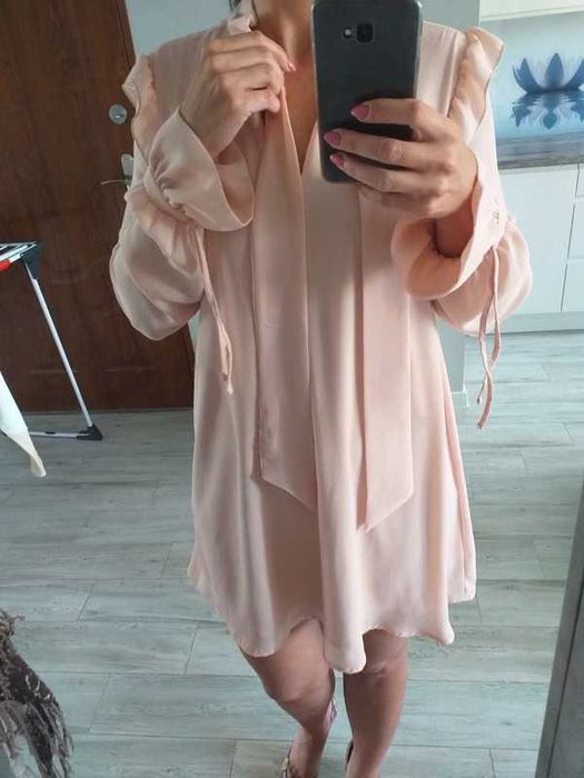 Pastelowa różowa sukienka na długi rękaw, krój oversize, Mohito