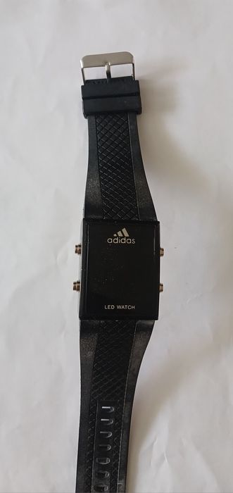 Часы наручные электронные Adidas