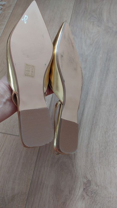 Buty płaskie złote