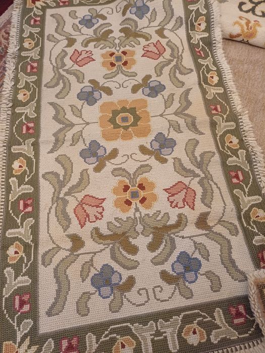 Tapete de Arraiolos (1.55m x 0.90m) Motivos Florais