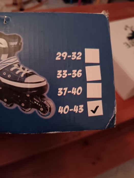 Patins em linha azul