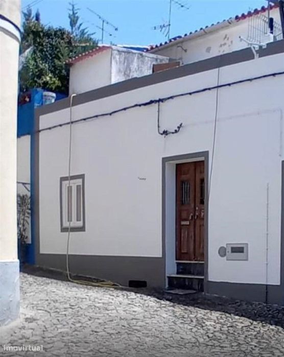 Moradia T2, R/C com Terraço e Saguão para Remodelar, Montemor-o-Novo