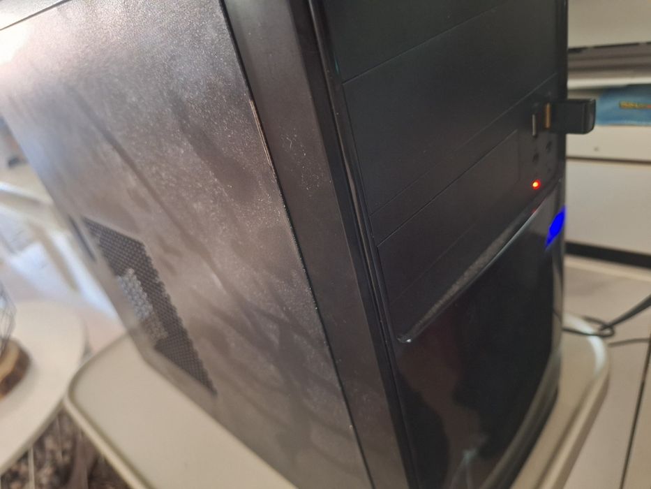Computador de Secretária (Torre) + Teclado + Rato