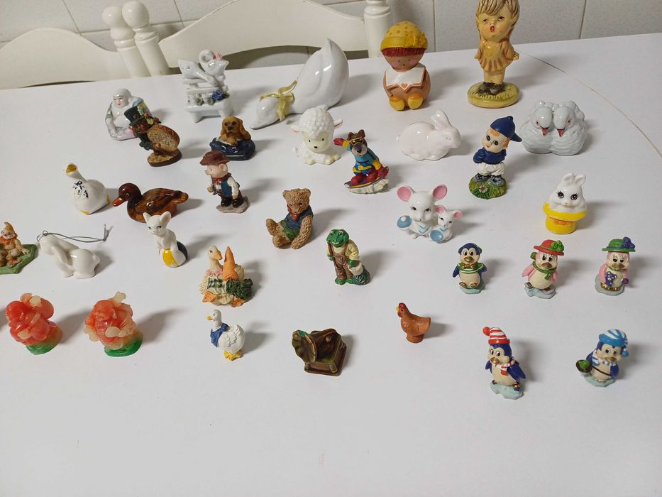 Bonecos e figuras várias 34 unidades