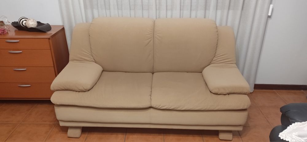 Sofá de dois lugares