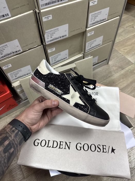 Трендові жіночі блискучі кросівки Golden Goose GB Sparkles black white
