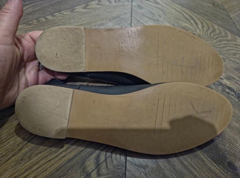 Чорні шкіряні балетки мюлі zara