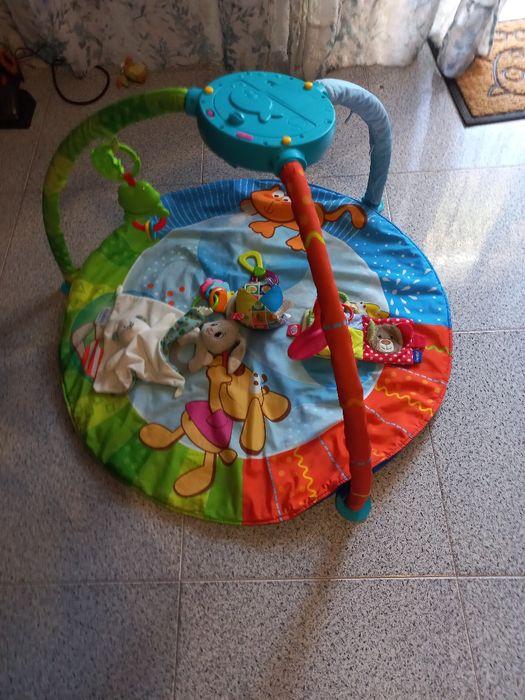 Tapete de actividades para bebés
