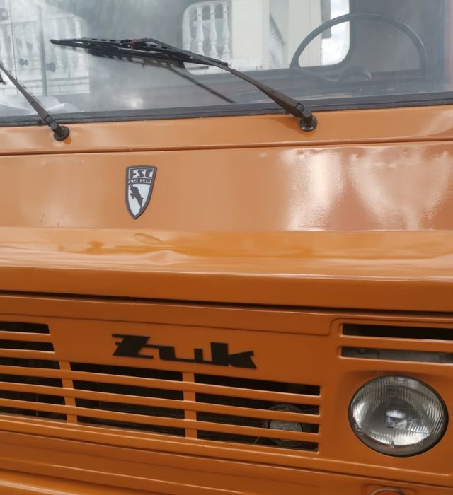 Emblemat Zuk zrobiony w technologii druku 3D. Różne warianty (opis)