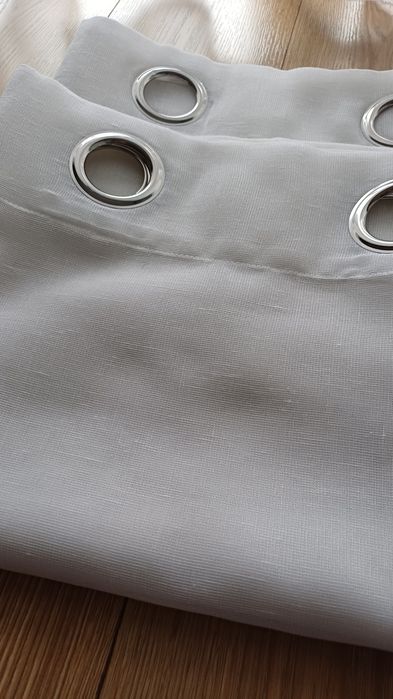 Firanki na przelotkach o strukturze deszczu w kolorze białym perłowym