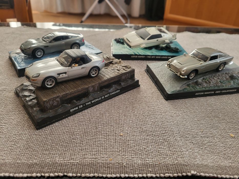 4x modele 007 James Bond 1:43