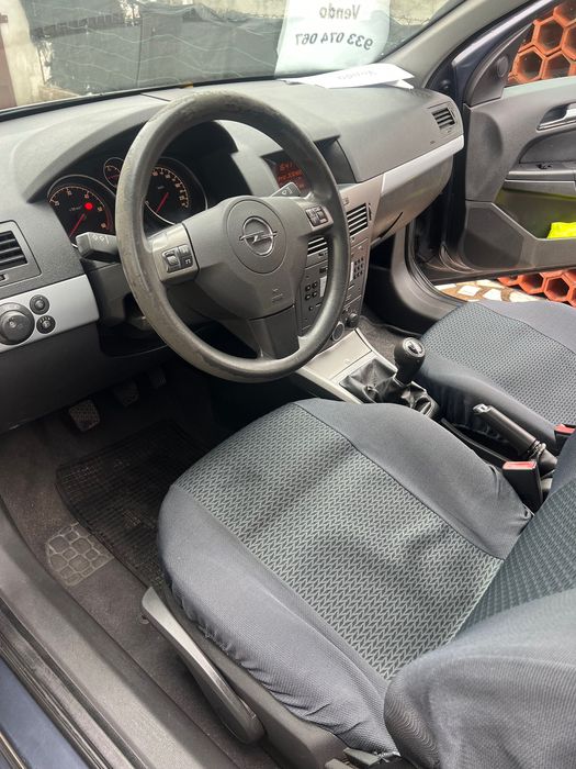 Opel Astra 1.3 CDTI (90 cv) - 2006 - Excelente Estado Vendo Opel Astra 1.3 CDTI a gasóleo, em ótimo estado de conservação, muito económico.