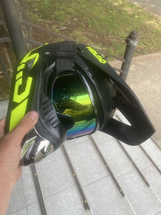 Новый ендуро шлем  полностю в новом состоянии