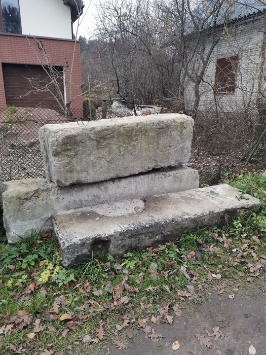 Бетонні фундаментні блоки