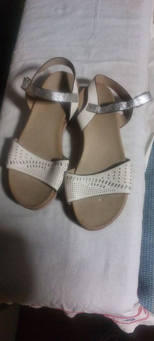 2pares de sandálias 37