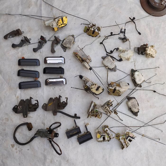 Замок  ручка дверей Mitsubishi Pajero Sport 1998-08