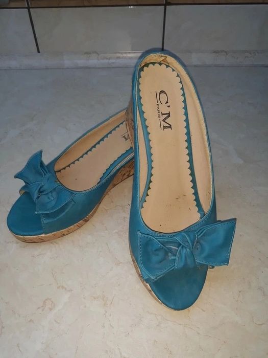 Klapki na koturnie 37