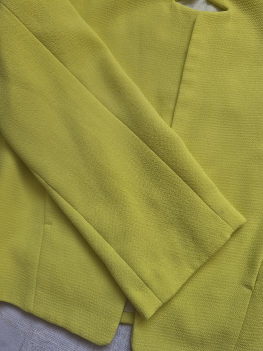 Яскравий жовтий піджак жакет