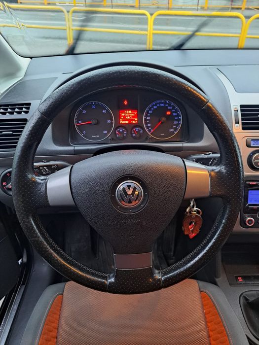 Volkswagen Touran Cross  2009 r. 2.0 tdi