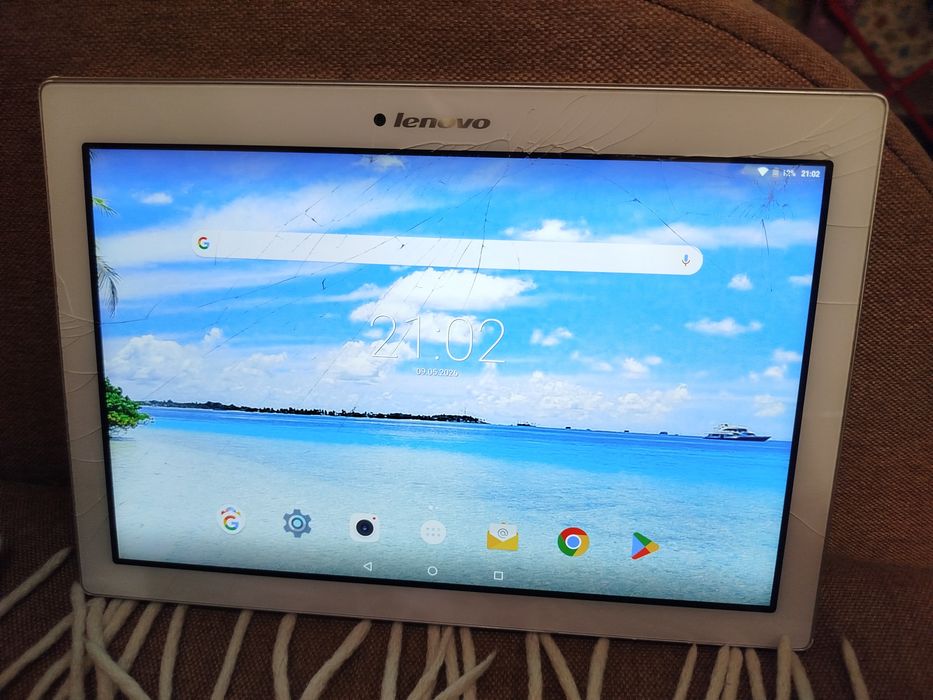 Великий планшет Lenovo	10.1", IPS, роздільна здатність 1920x1200
