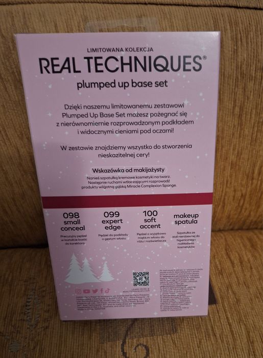 3  pędzle do twarzy +dwustronna szpatułka do makijażu Real Techniques