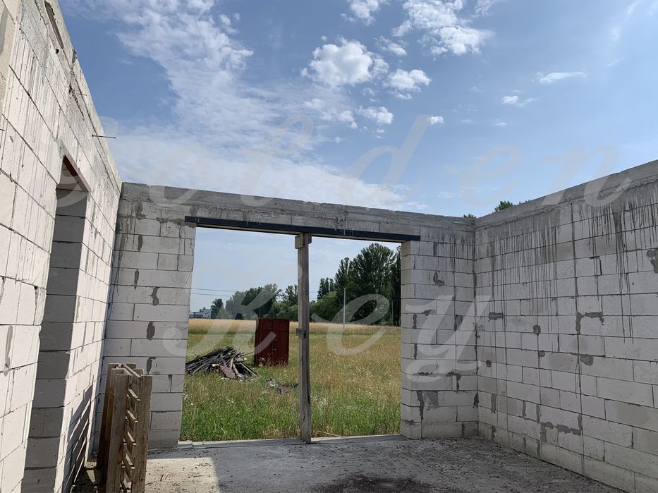 Продам  недобудований будинок, 15кВт світло ,зем. ділянка 6 соток