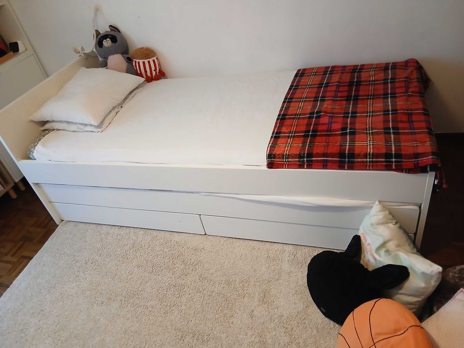 Cama dupla Ikea Slakt com 2 gavetas de arrumação