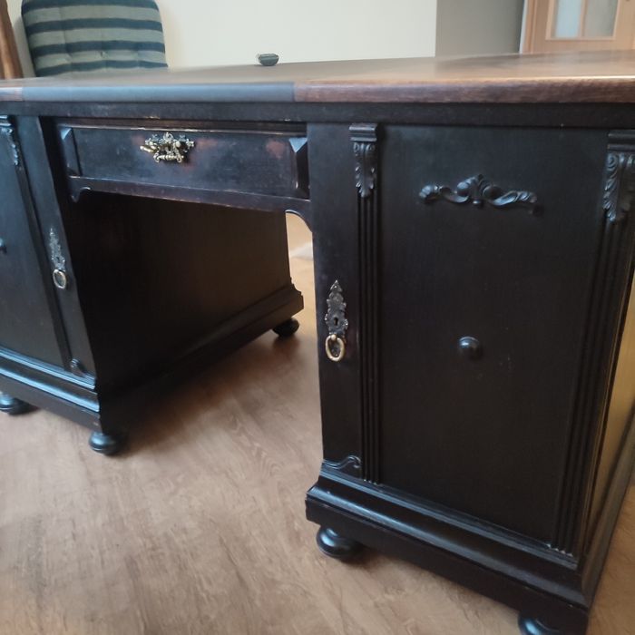 Dwustronne biurko z fotelem