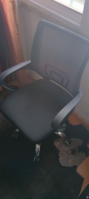 Vende-se Cadeira de Escritório Ergonómica - Base Cromada