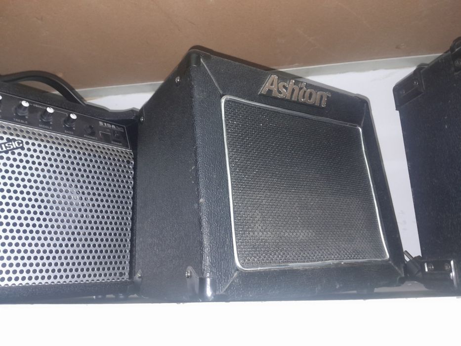 Vendo diversos amplificadores de guitarra 50€