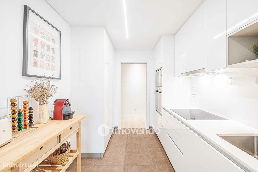 Apartamento T2 moderno, com estacionamento, na Alta de Lisboa